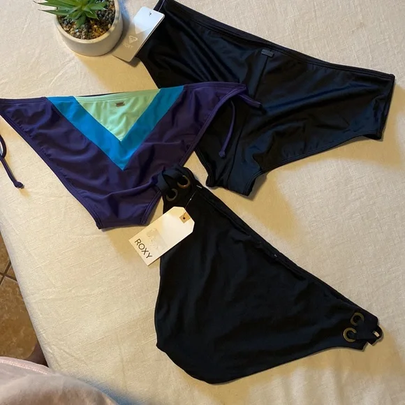 3 Roxy bathing suit bottoms - Picture 2 of 2